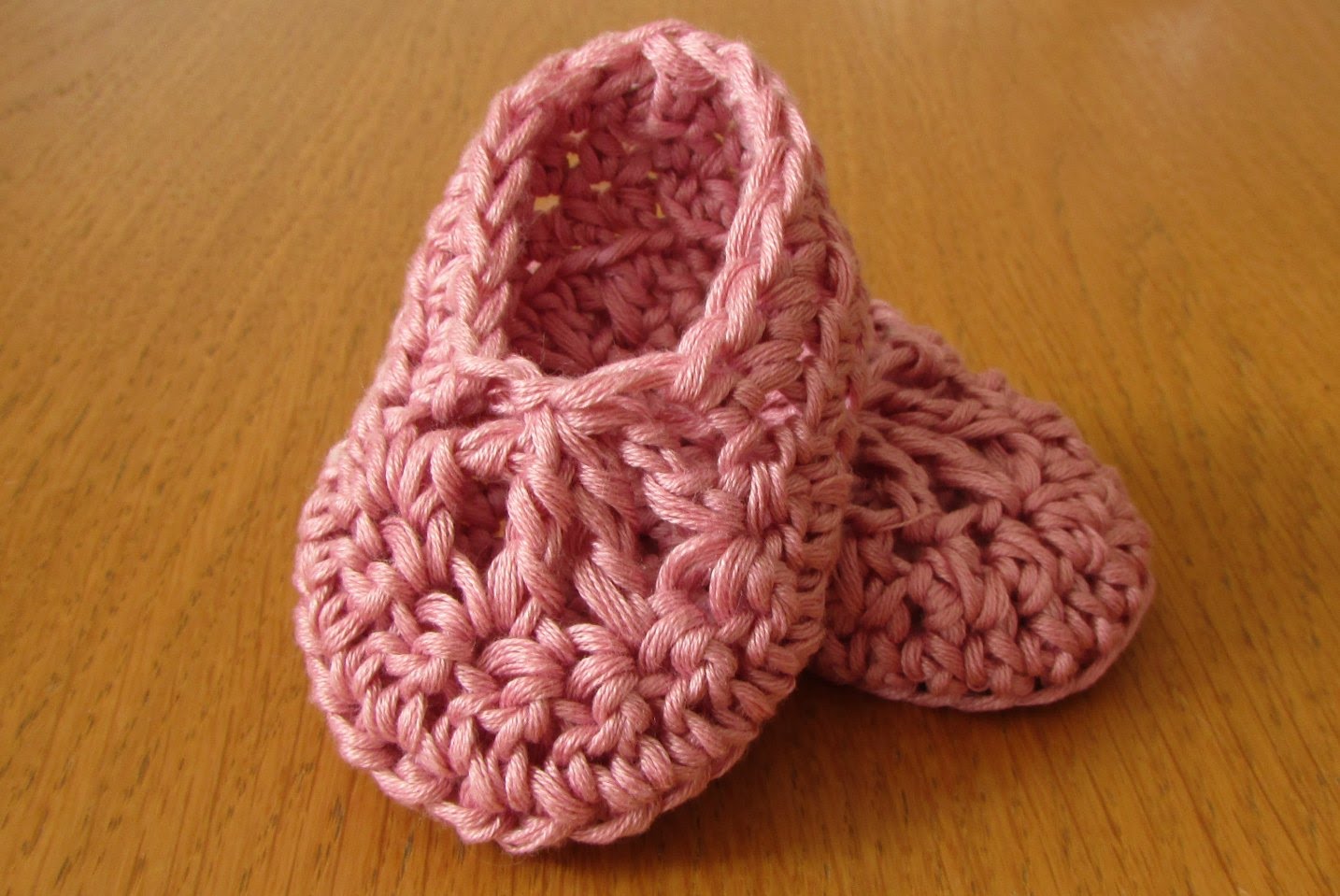 Como hacer zapatos a crochet para niñas04