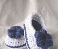 Zapatitos tejidos a crochet para niñas